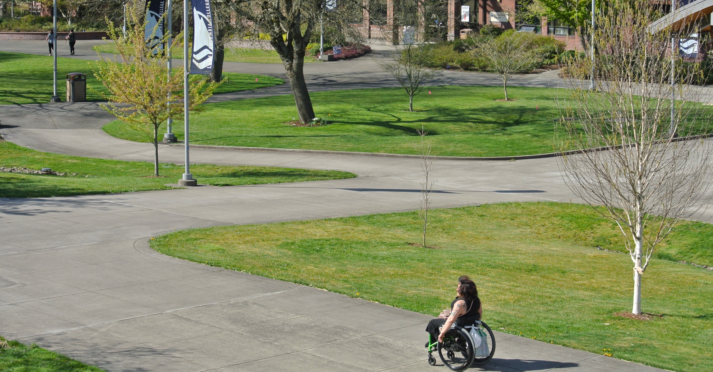 An photo on a student in a wheelchair on the LCC campus.